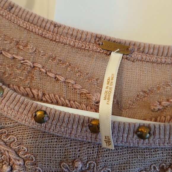 FREE PEOPLE Studded Mesh upper T-shirt Top XS Mauve Pink Scoop neck Boho LS - Picture 8 of 8